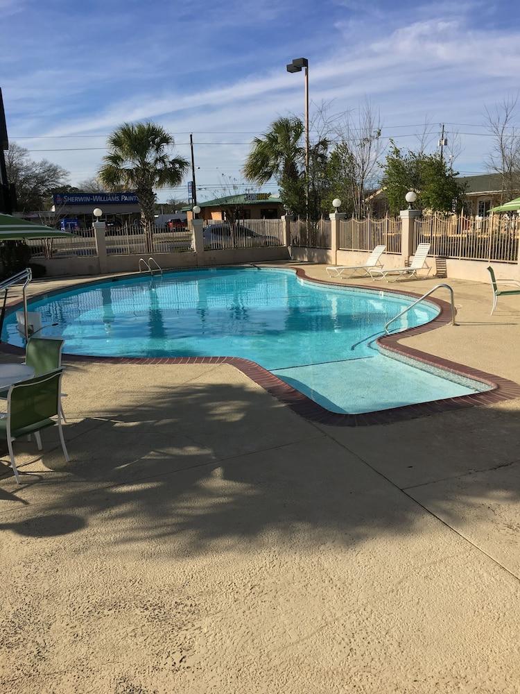 Days By Wyndham Nacogdoches/sfa University/downtown 2*